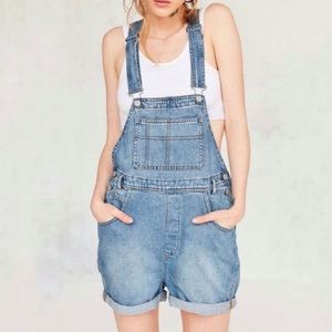 Urban Outfitters - Denim Short Overalls